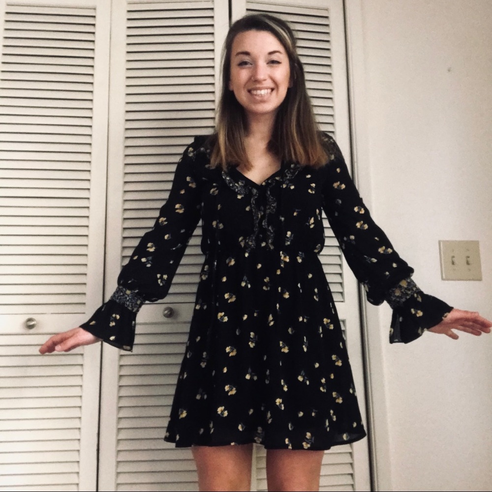 Lulus long sleeved floral dress